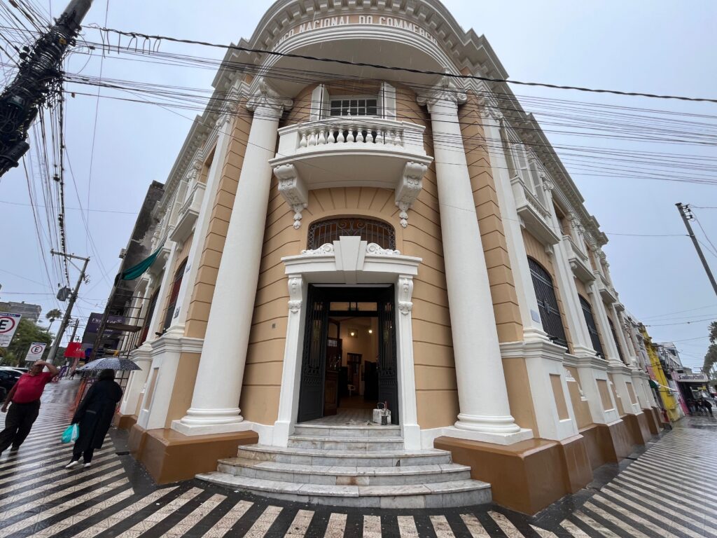 Revitalização da Casa de Cultura Pedro Wayne: Cores Originais de 1929 Retornam à História de Bagé Revitalização da Casa de Cultura Pedro Wayne: Cores Originais de 1929 Retornam à História de Bagé