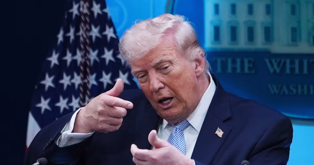 Trump Ataca Papa Leão XIV: 'Fraco no Combate ao Crime' e 'Péssimo em Política Externa'