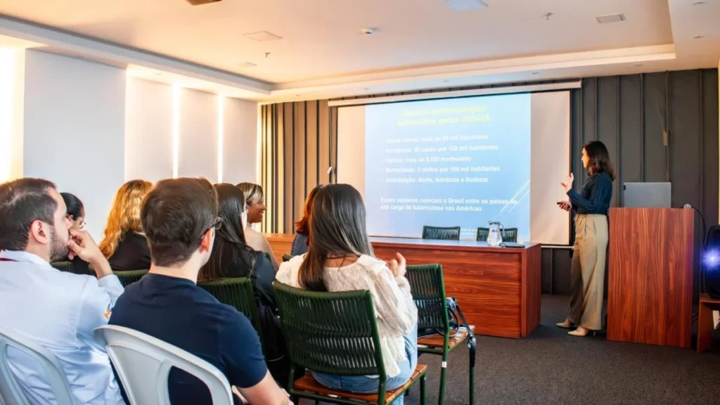 Hospital da Cidade reforça capacitação para o cuidado a pacientes com tuberculose em Maceió Hospital da Cidade reforça capacitação para o cuidado a pacientes com tuberculose em Maceió