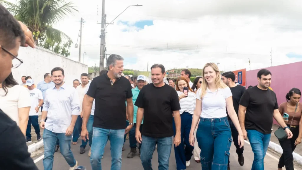 Arthur Lira fortalece base política em caravana por Alagoas