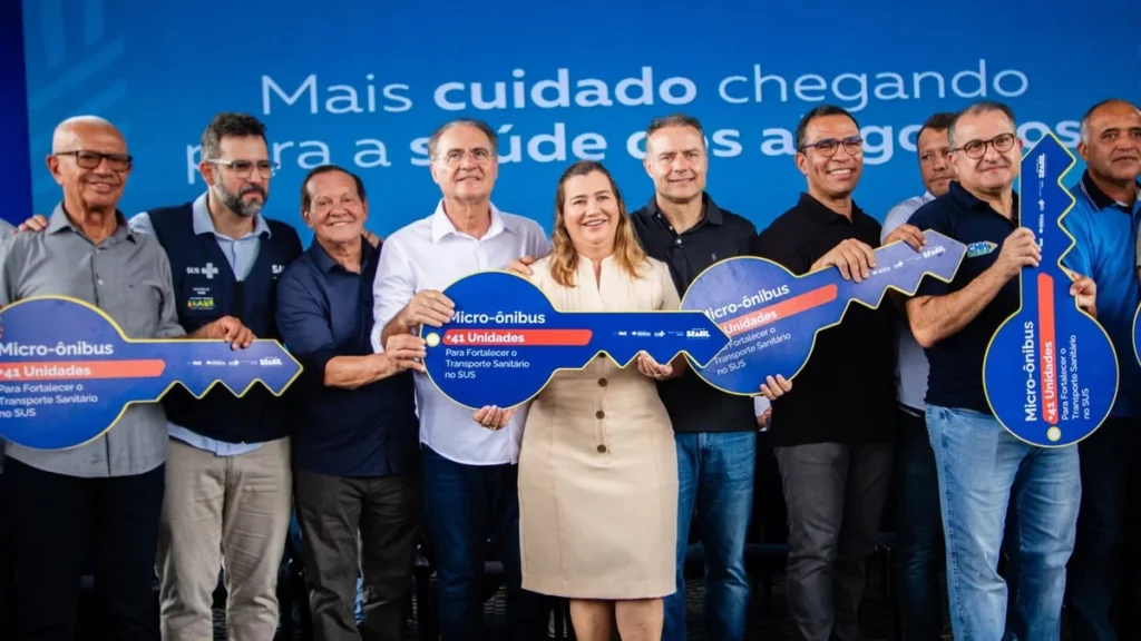 Governo de Alagoas entrega 47 veículos para fortalecer transporte no SUS em 15 municípios