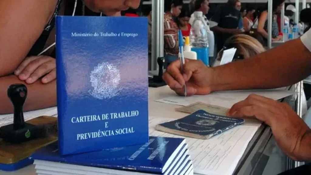 Um em cada três trabalhadores de Alagoas está na escala 6×1: entenda os impactos da PEC Um em cada três trabalhadores de Alagoas está na escala 6x1: entenda os impactos da PEC