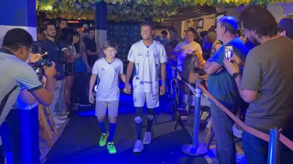 CSA lança linha 2026 de uniformes com foco na identidade azulina em festa em Maceió CSA lança linha 2026 de uniformes com foco na identidade azulina em festa em Maceió