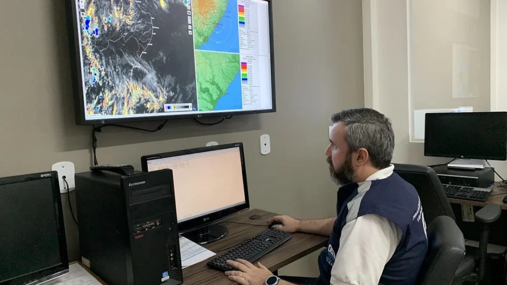 Instabilidade do Oceano Eleva Alerta de Chuvas em Alagoas com Riscos Locais