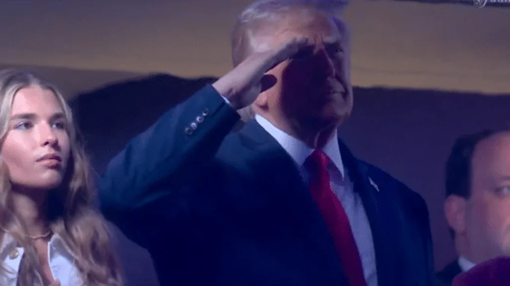 Trump é vaiado por torcedores durante jogo da NBA nos EUA e enfrenta queda na popularidade