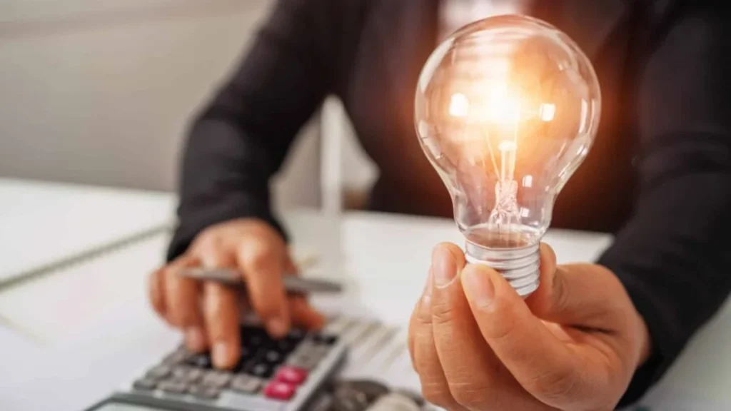 Bandeira Amarela Mantida em Julho: Como Economizar Energia Durante as Férias