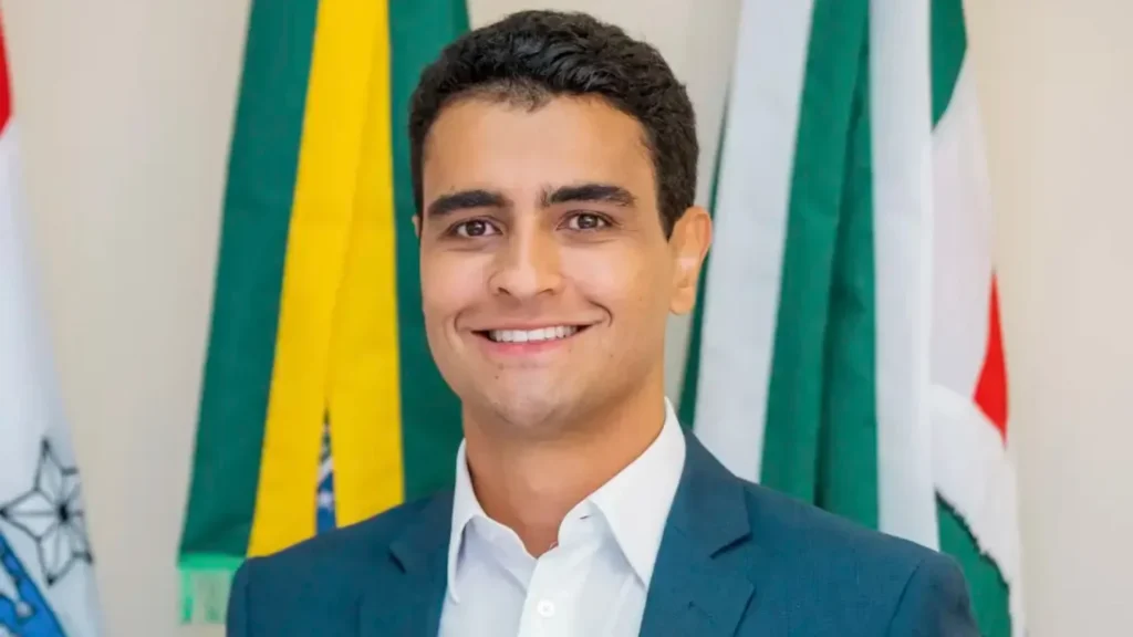 Extrema direita enfrenta vácuo de liderança em Alagoas após saída de JHC do PL