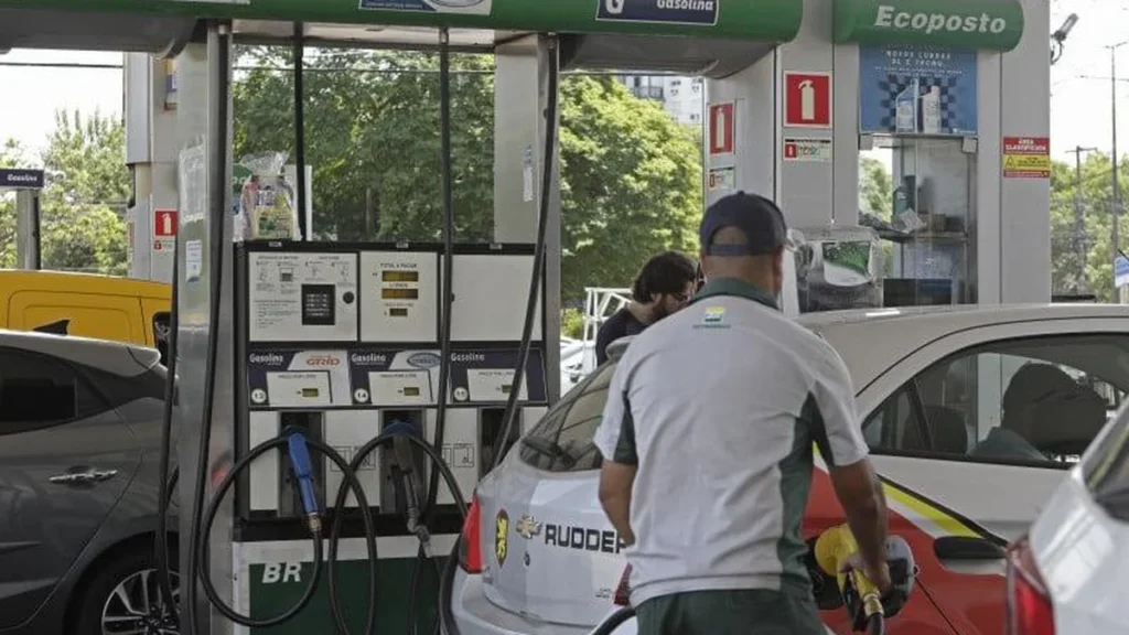 Alta do petróleo após tensão EUA-Irã acende alerta para combustíveis e economia em Alagoas