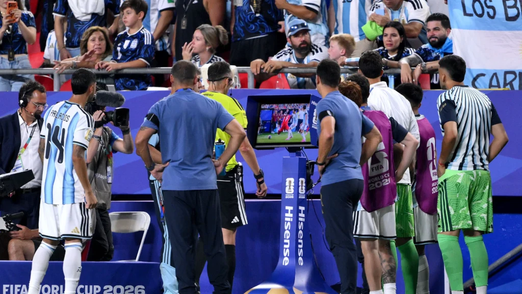 FIFA adota nova estratégia para VAR nas semifinais da Copa do Mundo