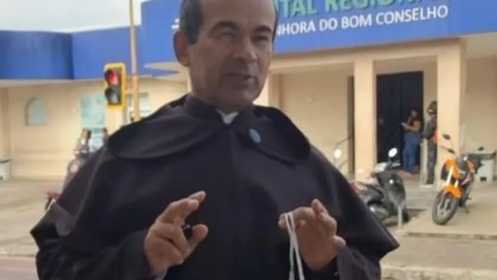 Frei denuncia superlotação no Hospital Regional de Arapiraca e cobra ação do governo Frei denuncia superlotação no Hospital Regional de Arapiraca e cobra ação do governo