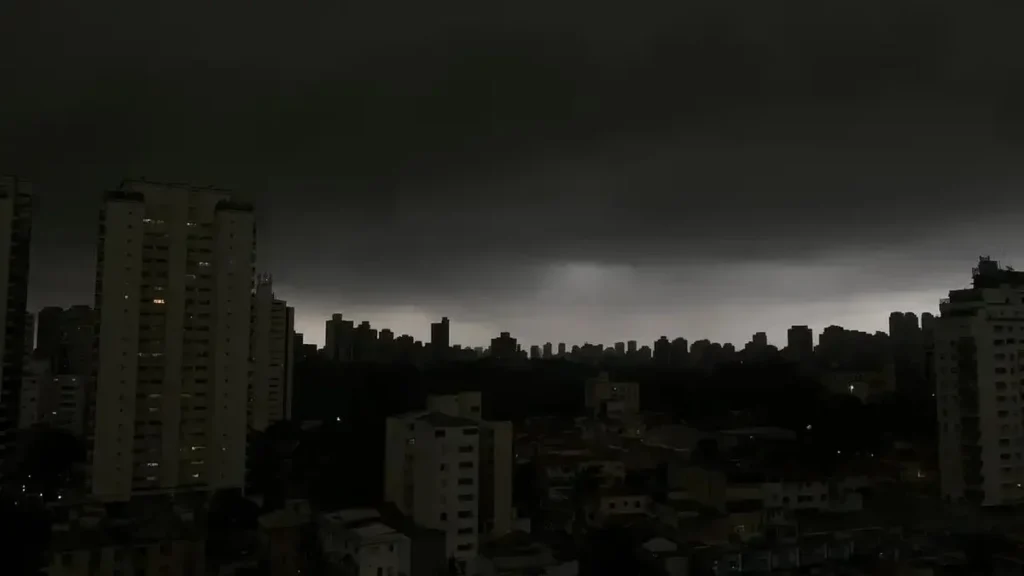 549 Cidades do Sul Estão em Alerta Vermelho para Tempestades: Prepare-se para o Impacto