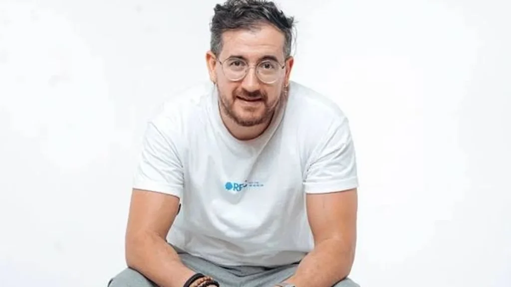 Afonso Padilha retorna a Maceió com show que transforma dilemas da vida adulta em risadas