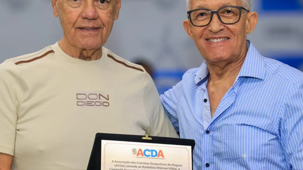 Walmari Vilela é homenageado com Comenda Arivaldo Maia por sua carreira na imprensa esportiva de Ala
