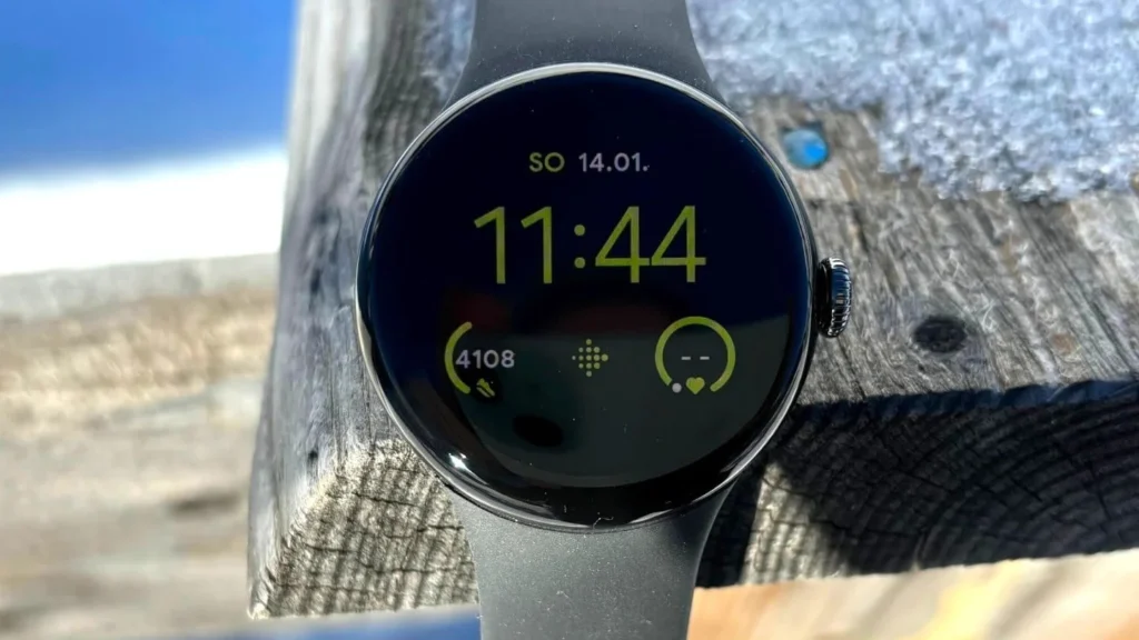 Aplicativo para Wear OS transforma Pixel Watch em radar de voos em tempo real