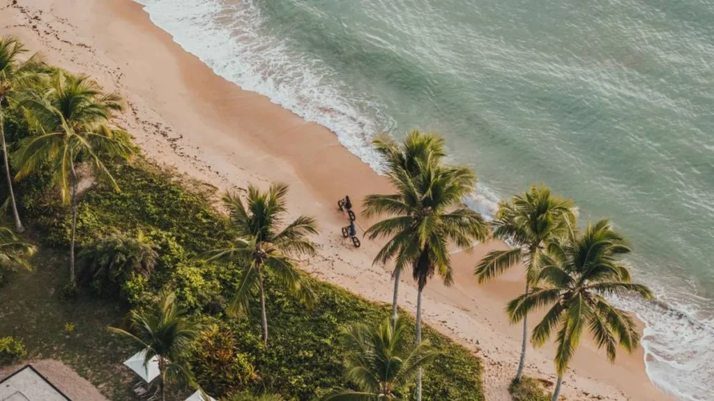 Praias Imperdíveis do Nordeste ao Rio para Aproveitar o Inverno com Sol e Natureza Praias Imperdíveis do Nordeste ao Rio para Aproveitar o Inverno com Sol e Natureza