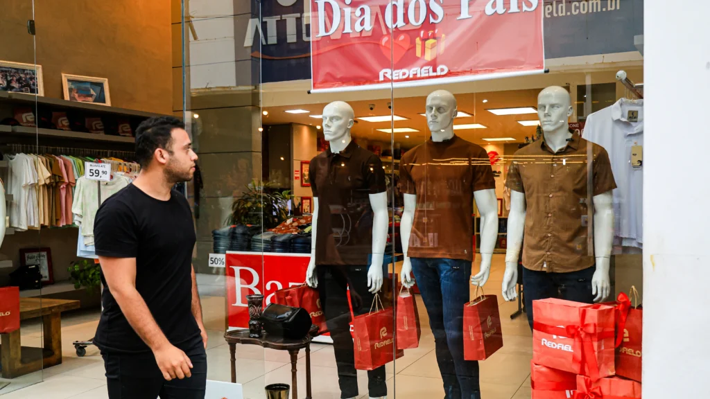 Dia dos Pais deve movimentar R$ 37,5 milhões na economia de Maceió, prevê Fecomércio